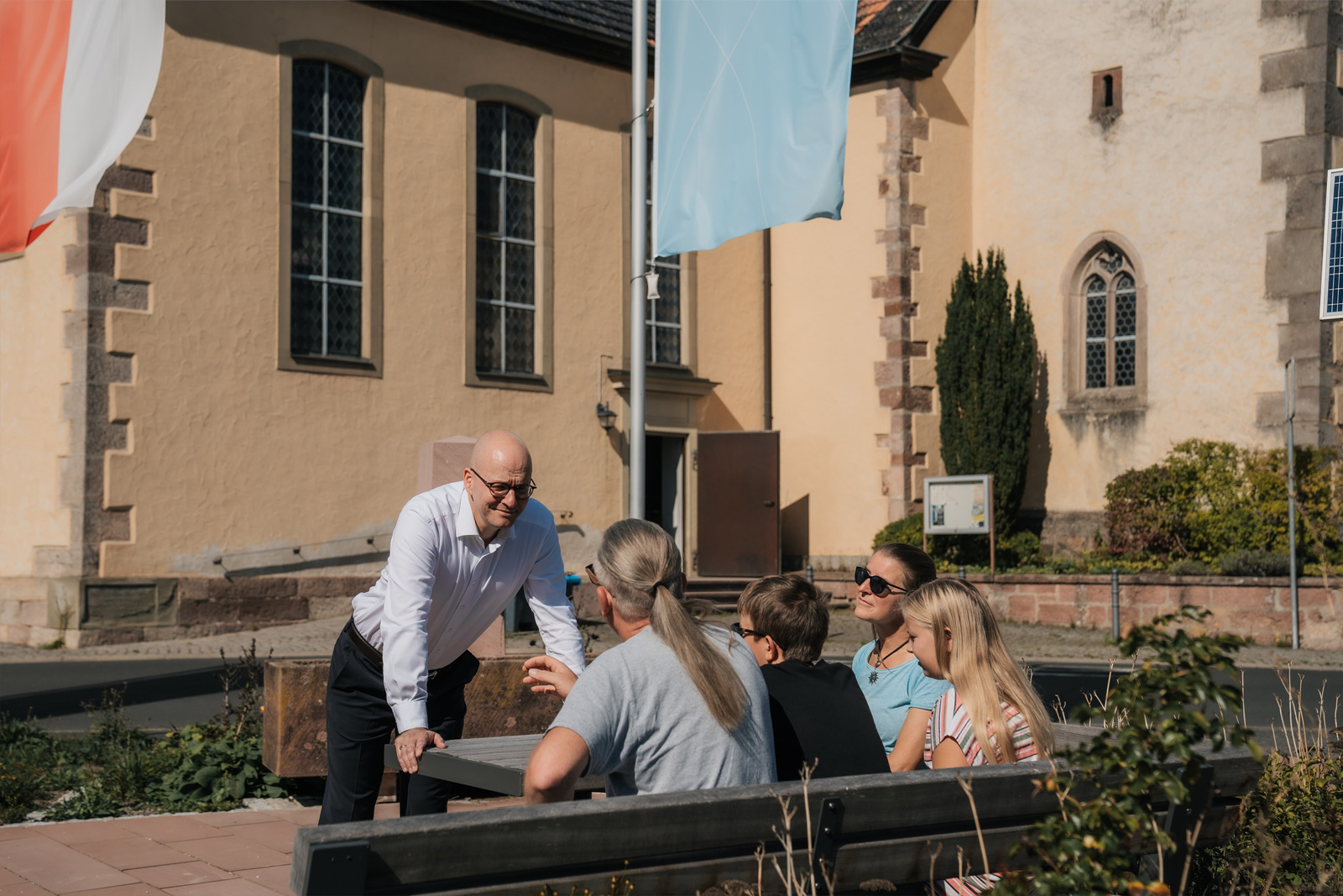 Ein Ort des Miteinanders: Dorfplatz Poppenroth mit ALE Förderung 2024 eingeweiht
